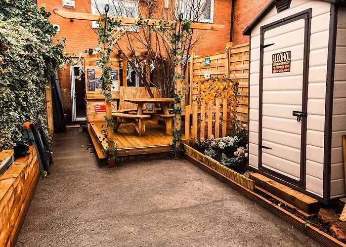 Elegant 2 Bed With Hot Tub And A Host Of Amenities