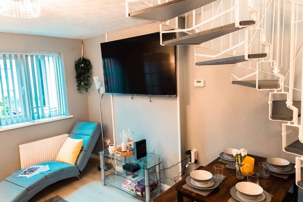 Elegant 2 Bed With Hot Tub And A Host Of Amenities Ferienhaus