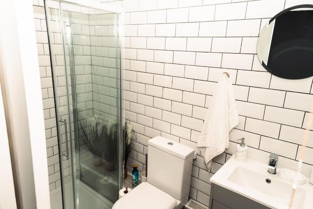 Ferienhaus Elegant 2 Bed With Hot Tub And A Host Of Amenities