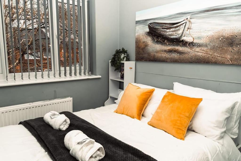 Ferienhaus Elegant 2 Bed With Hot Tub And A Host Of Amenities *