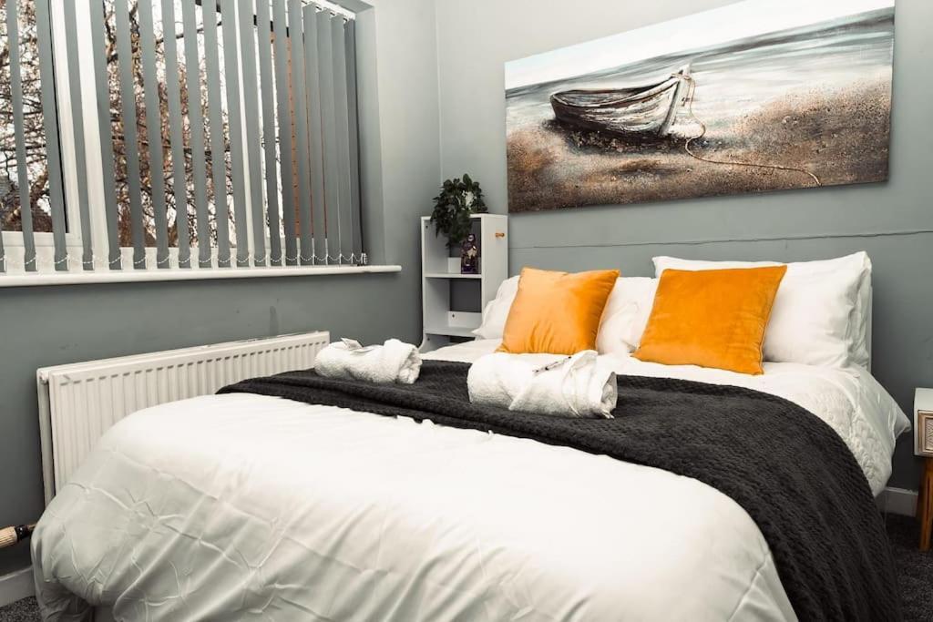 Elegant 2 Bed With Hot Tub And A Host Of Amenities Ferienhaus