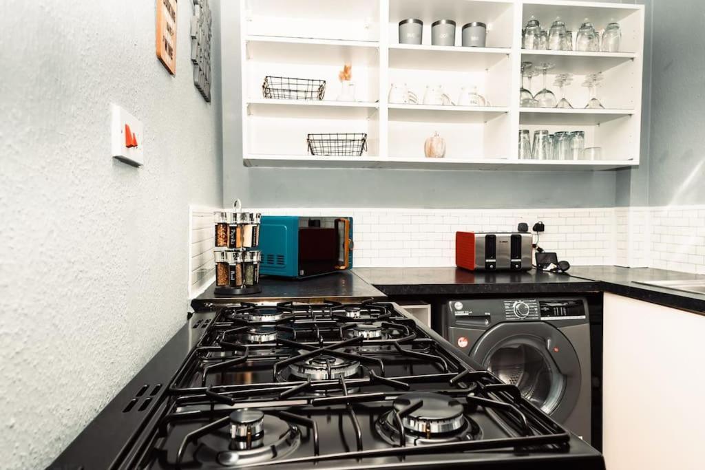 Ferienhaus Elegant 2 Bed With Hot Tub And A Host Of Amenities *