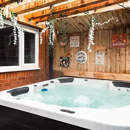 Elegant 2 Bed With Hot Tub And A Host Of Amenities Villa Liverpool Exterior photo
