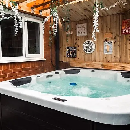 Elegant 2 Bed With Hot Tub And A Host Of Amenities Villa Liverpool Exterior photo