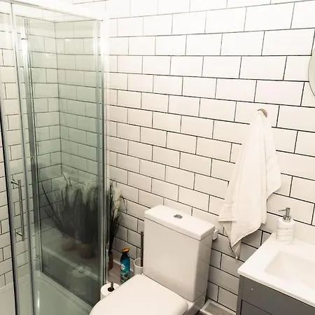 Elegant 2 Bed With Hot Tub And A Host Of Amenities Villa Liverpool Exterior photo