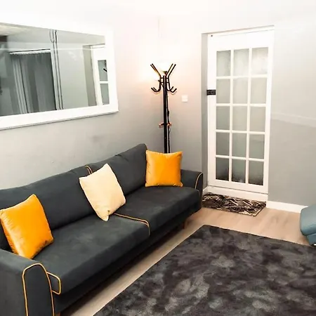Elegant 2 Bed With Hot Tub And A Host Of Amenities Villa Liverpool Exterior photo