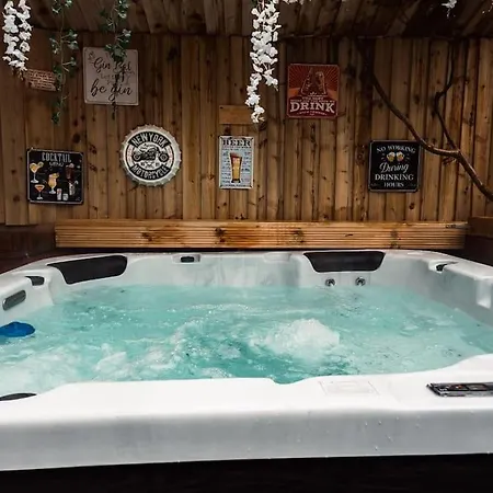 Elegant 2 Bed With Hot Tub And A Host Of Amenities Villa Liverpool Exterior photo