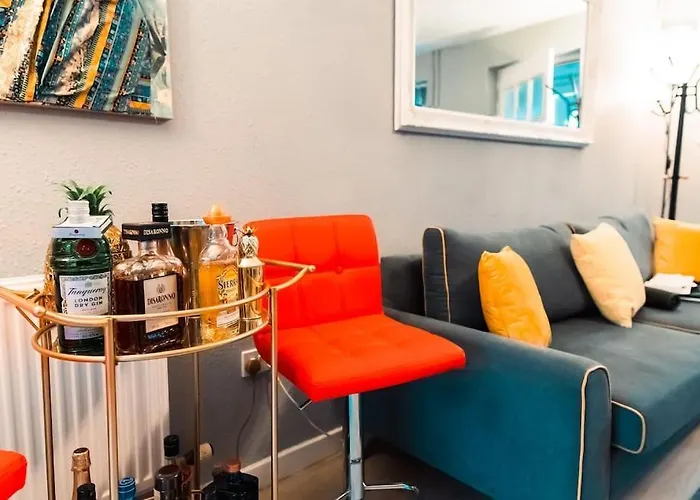 Elegant 2 Bed With Hot Tub And A Host Of Amenities