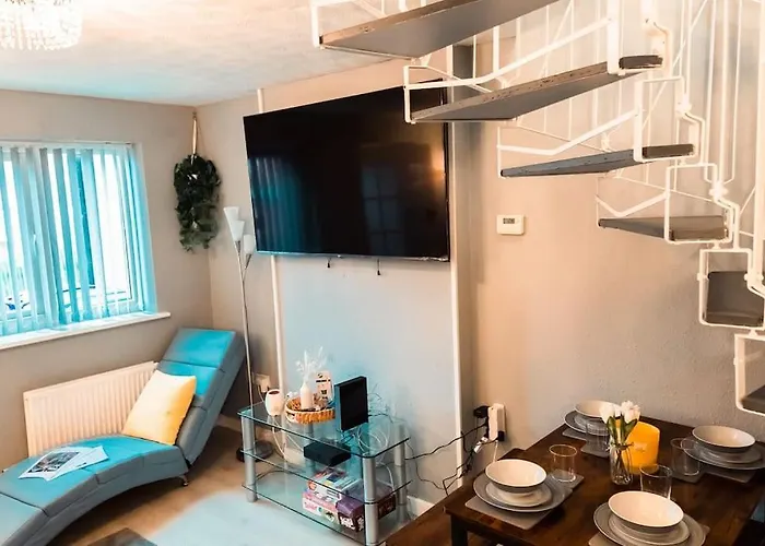 Elegant 2 Bed With Hot Tub And A Host Of Amenities