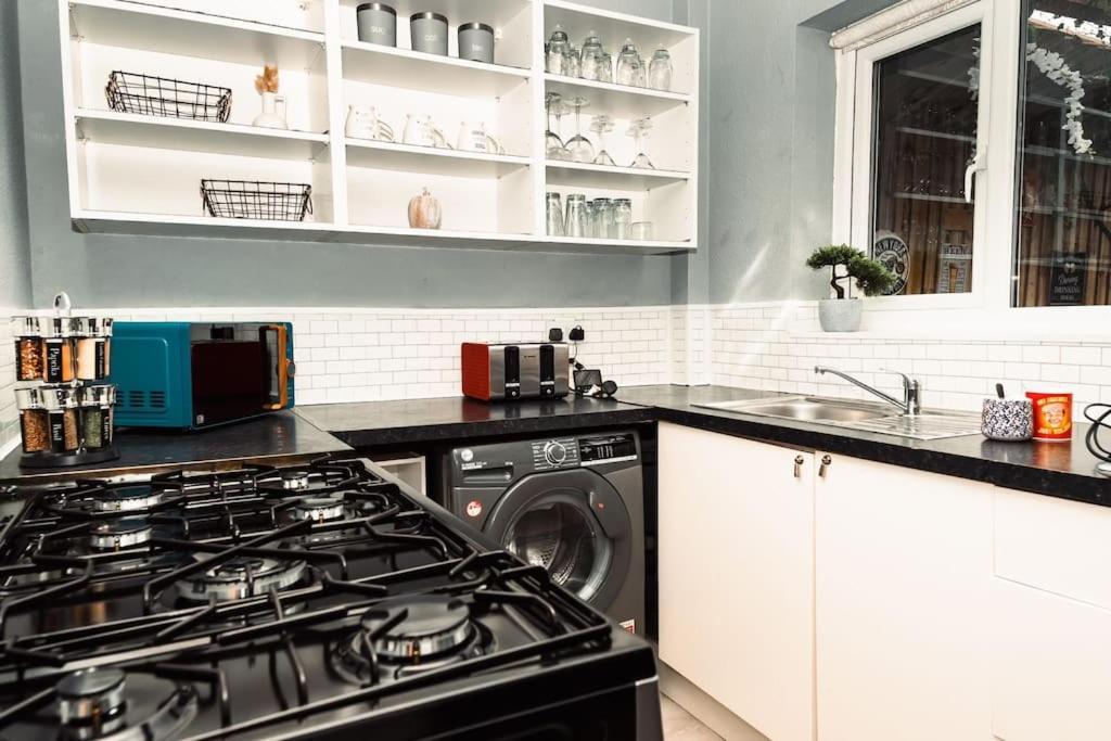 Elegant 2 Bed With Hot Tub And A Host Of Amenities * Liverpool