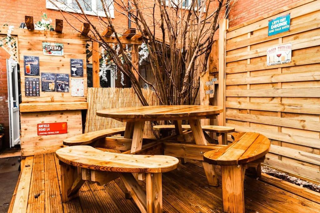 Holiday home Elegant 2 Bed With Hot Tub And A Host Of Amenities Liverpool