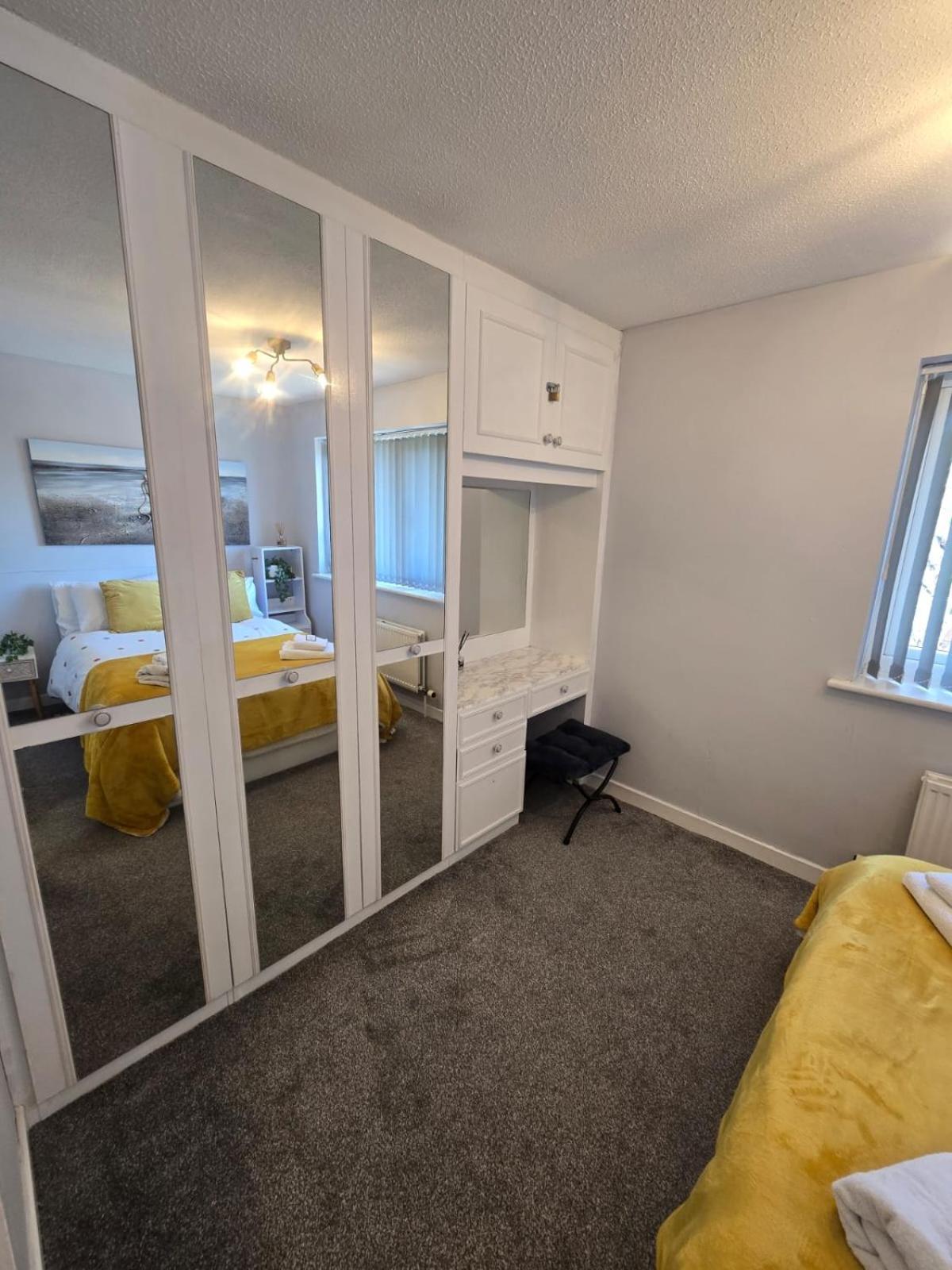 Elegant 2 Bed With Hot Tub And A Host Of Amenities Hébergement de vacances